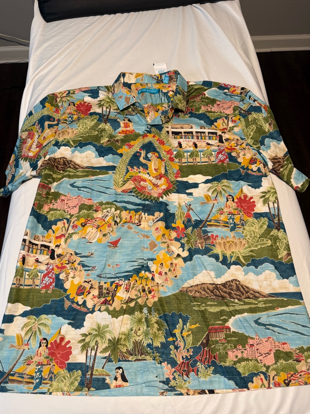 Tori richard’s men’s Hawaiian shirt